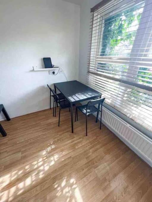 Spacious Two Bedroom Flat ลอนดอน ภายนอก รูปภาพ